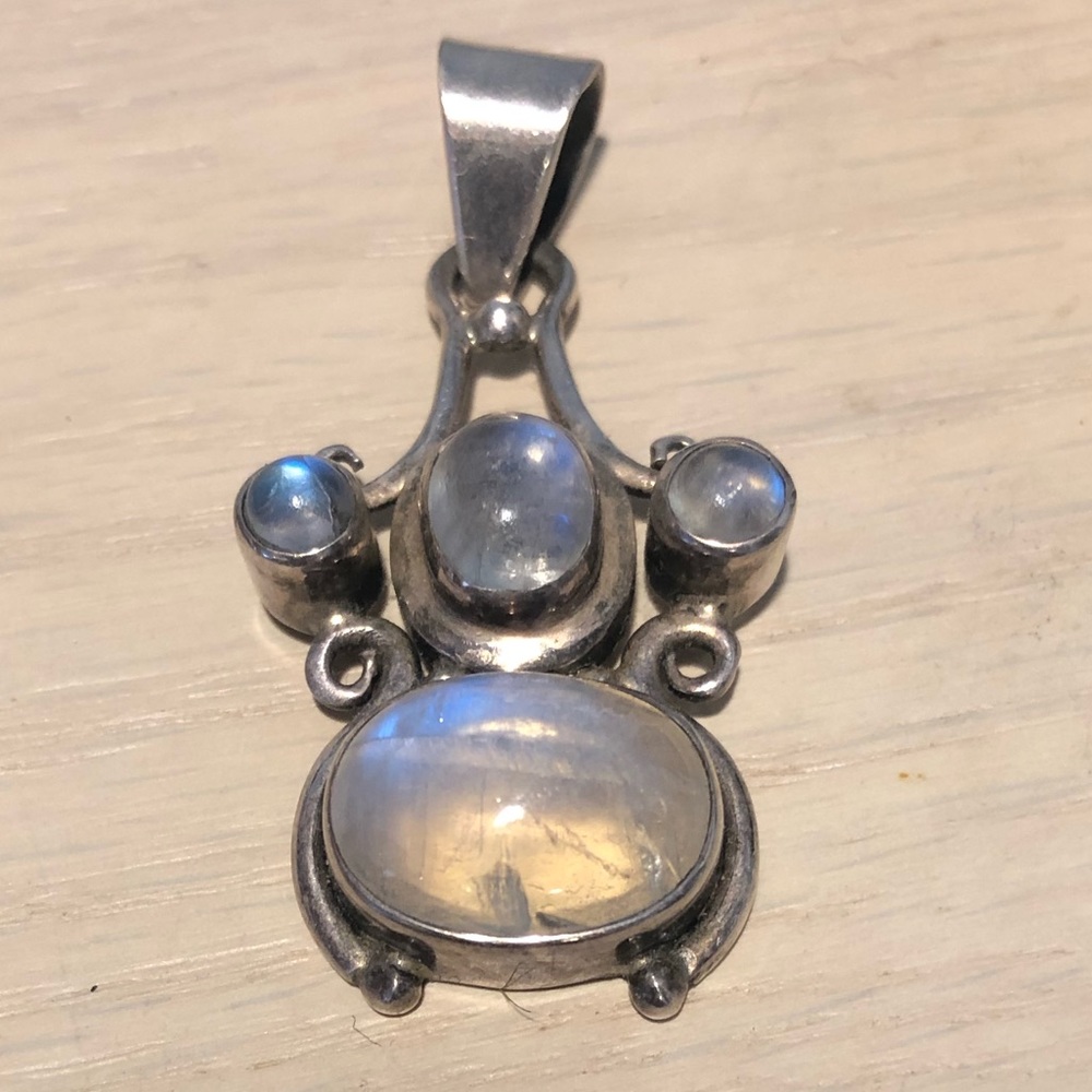 Cool moonstone sterling silver pendant!